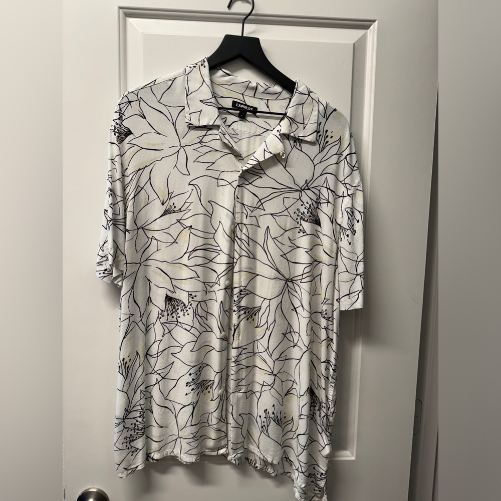Men’s Express short sleeve shirt